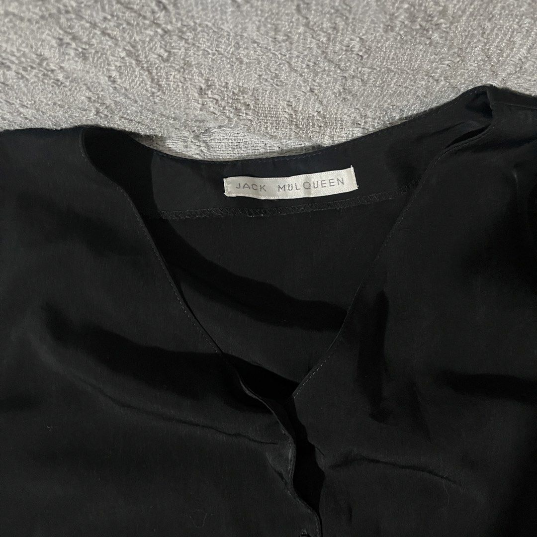 Black Button-Down Sleeveless Blouse (Category: Blouses) located in Mandaluyong City. Submitted by sza.sells (Listing ID 1465013278, Image 2). Description: - Brand: Jack Mulqueen - Color: Classic Black - Style: Sleeveless blouse with V-neckline and full front button closure - Design: Flattering curved hem - Material: Lightweight and breathable fabric - Versatility: Perfect basic piece for the office, smart-casual days, or layering under blazers an