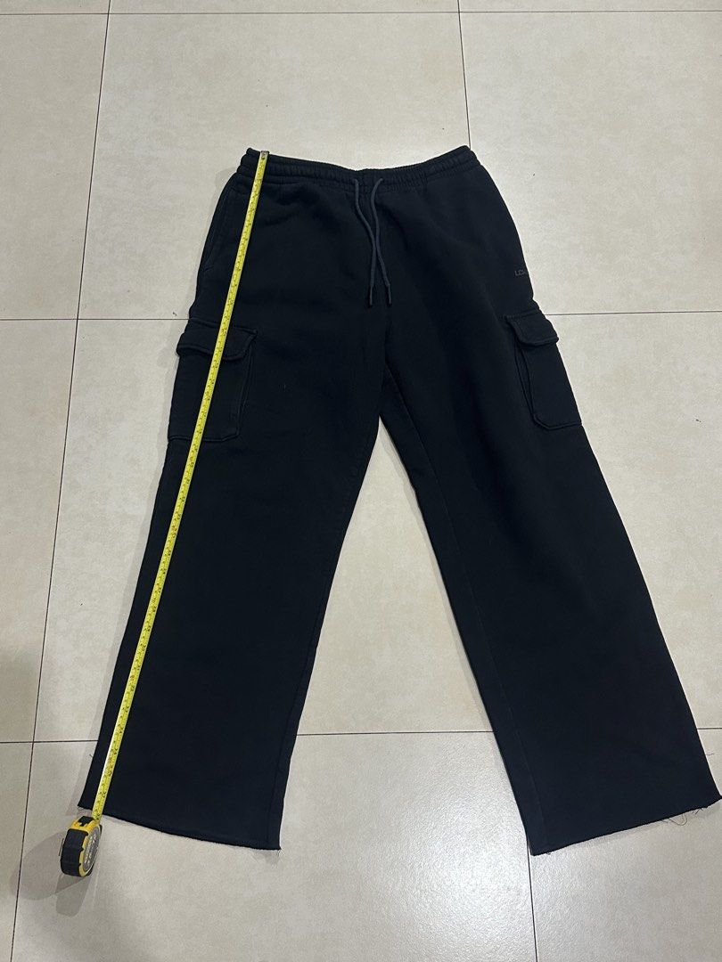 Black Cargo Pants (Footlocker Brand) (Category: Joggers) located in Lucena. Submitted by deklutter (Listing ID 1465145064, Image 2). Description: Black Cargo Joggers Good Condition 💯 Length: 38 inches Width: 15 inches (garterized) Hem: 10 inches Good Condition (Amoy imported padala not my style) J&T shipping.