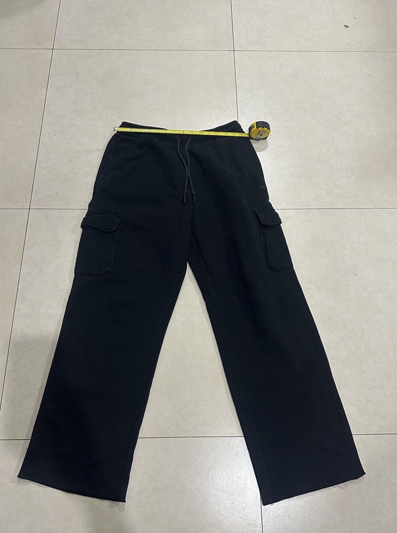 Black Cargo Pants (Footlocker Brand) (Category: Joggers) located in Lucena. Submitted by deklutter (Listing ID 1465145064, Image 1). Description: Black Cargo Joggers Good Condition 💯 Length: 38 inches Width: 15 inches (garterized) Hem: 10 inches Good Condition (Amoy imported padala not my style) J&T shipping.