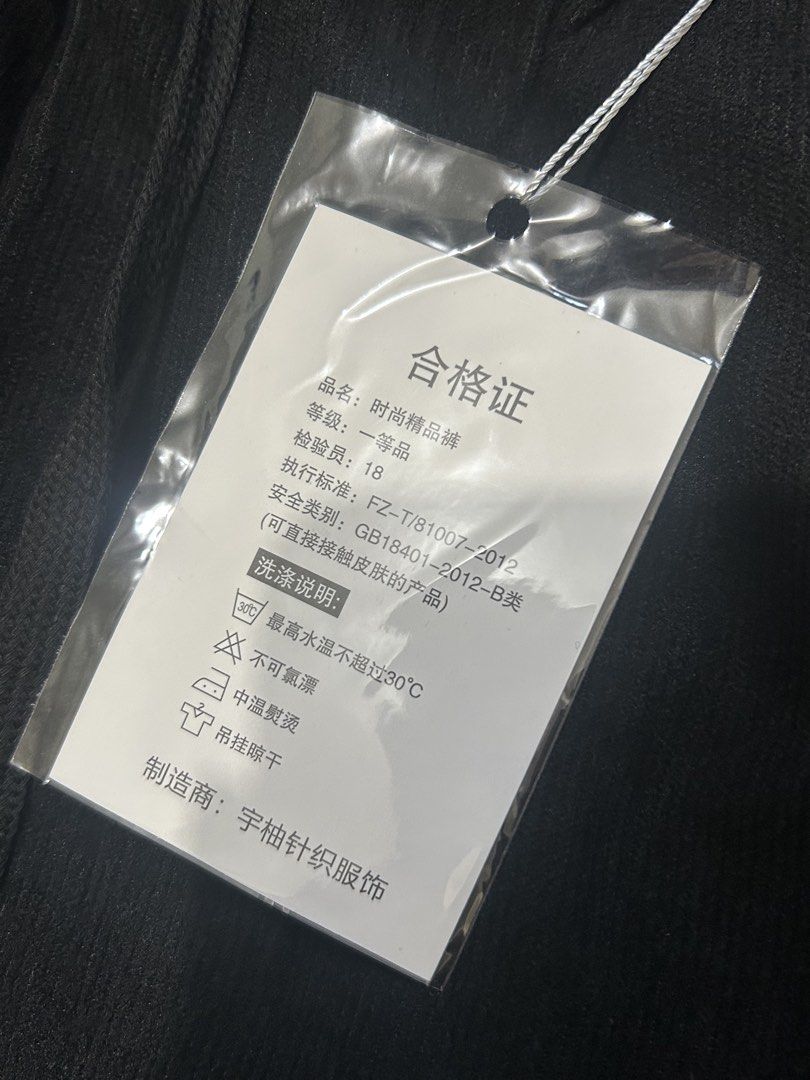 Black Corduroy Cargo Pants Size M (Category: Other Bottoms) located in San Pedro. Submitted by choobiyn (Listing ID 1465035799, Image 3). Description: - Size XL (CHINESE SIZE!! Can fit M - L) - Never used, never tried on.