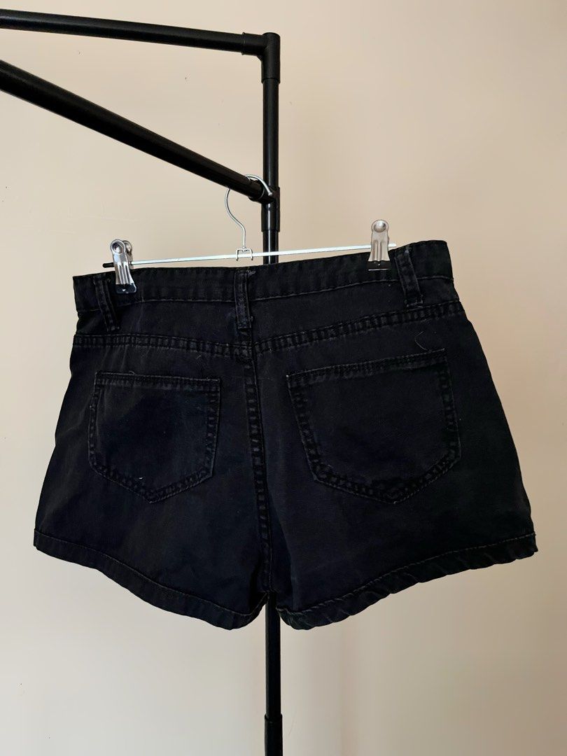 Black Denim Shorts (Category: Shorts) located in Baguio. Submitted by samxsells (Listing ID 1465043682, Image 2). Description: L:11” W:31” Inseam: 2”.