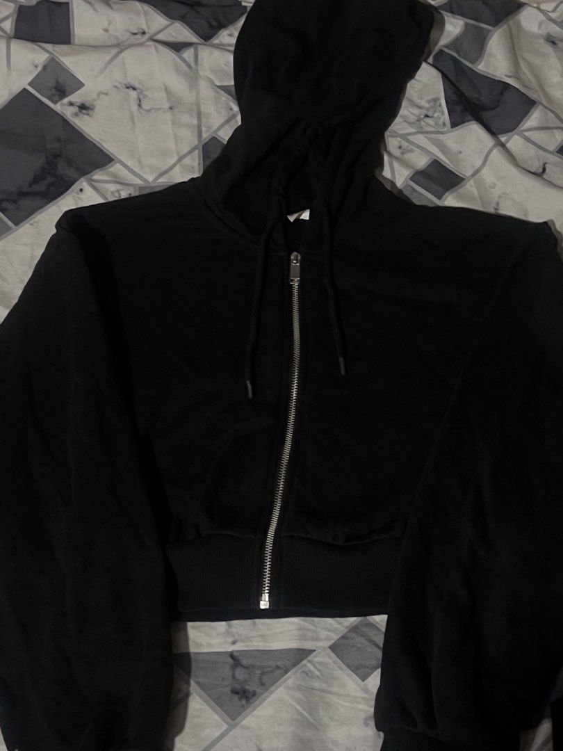 Black Full Zip Hoodie Size L (Category: Coats, Jackets and Outerwear) located in Manila. Submitted by goldenlion_0ba0c3 (Listing ID 1465063341, Image 1). Description: - Color: Solid black - Size: L (international sizing tag) - Hardware: Silver-tone front zipper - Features: Drawstring hood, ribbed cuffs and hem to lock in warmth - Style: Casual everyday streetwear.