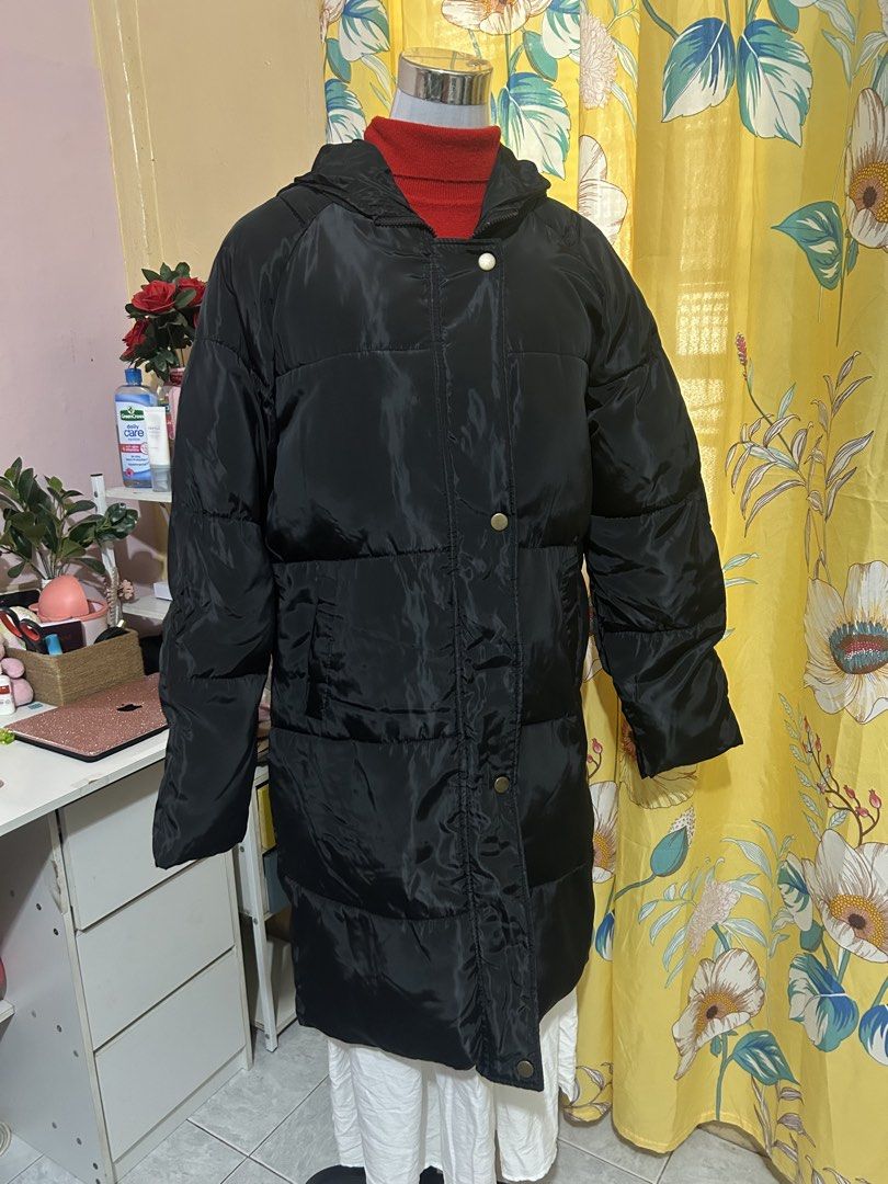 Black Hooded Puffer Coat Winter Jacket (Category: Coats, Jackets and Outerwear) located in Makati City. Submitted by aizy_sell (Listing ID 1465028000, Image 2). Description: Shein Large size.