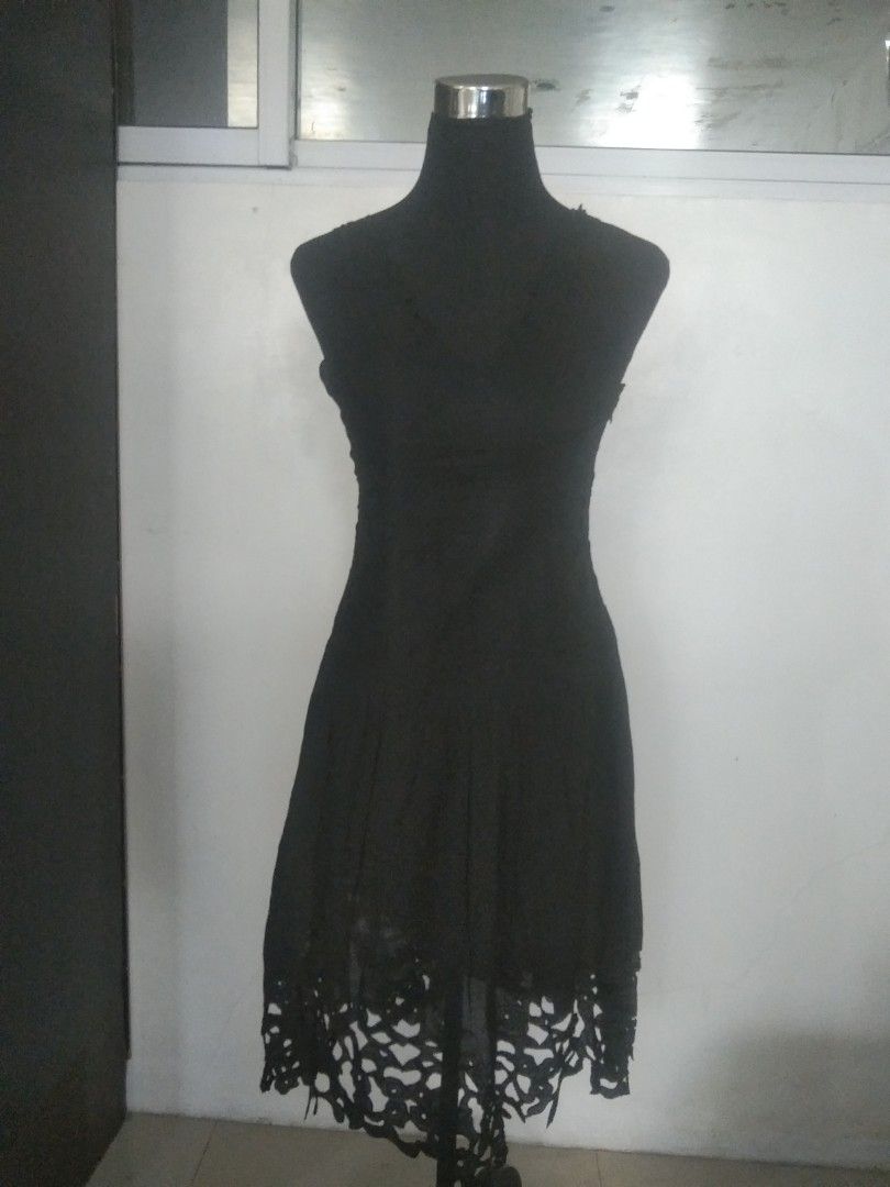 Black lace dress (Category: Dresses) located in San Fernando. Submitted by kitkat.astina (Listing ID 1465025208, Image 1). Description: tape measurement front: bust: 15 inches waist: 14 inches length: 36 inches black lace cotton not used.