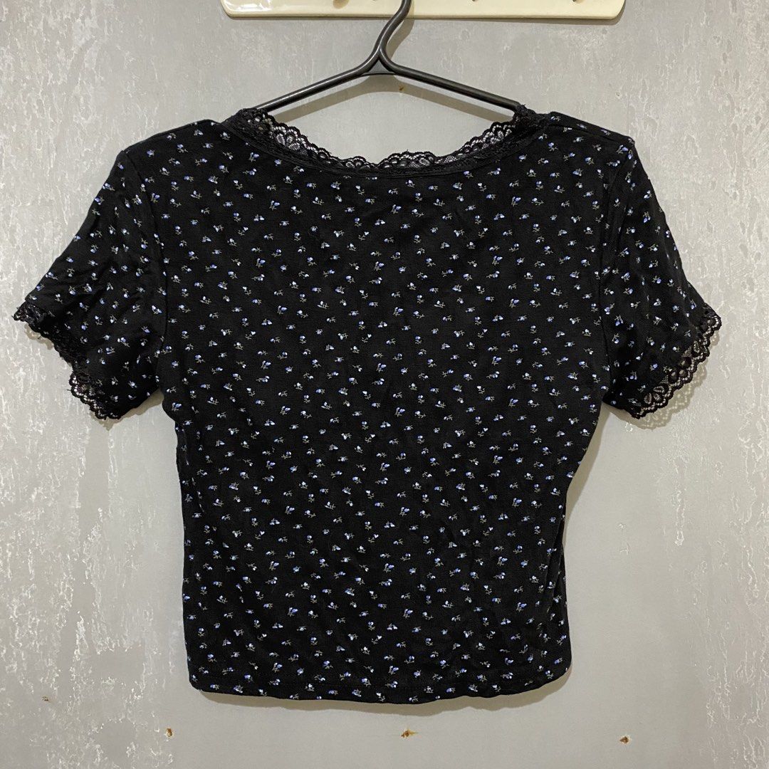 Black Lace Top (Category: Blouses) located in Quezon City. Submitted by lovelylittlepreloves (Listing ID 1464978180, Image 2). Description: .