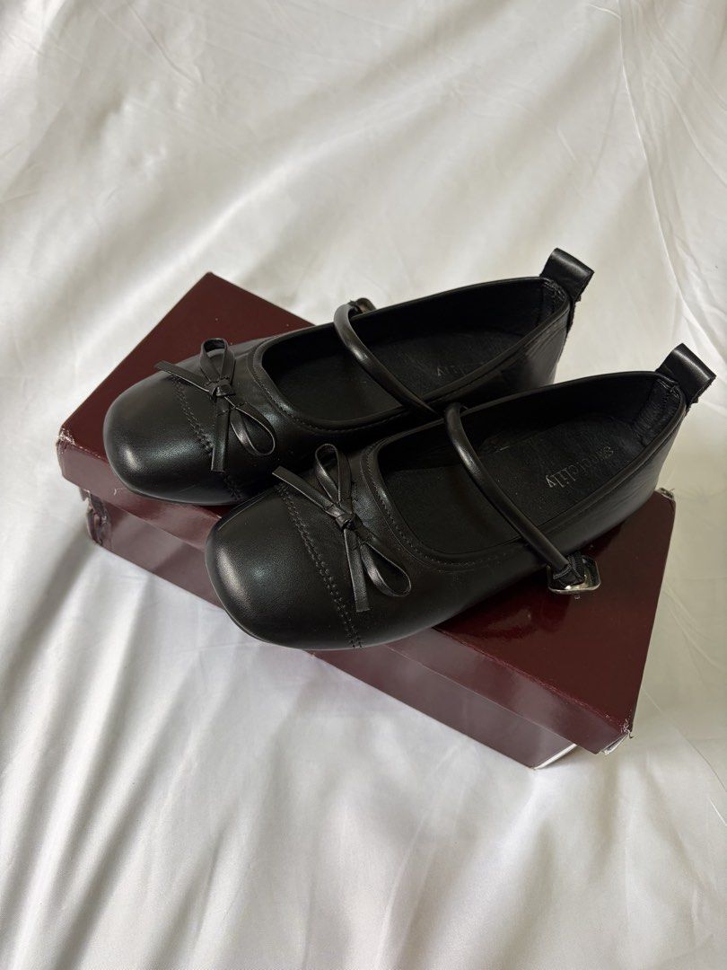Black Mary Jane Ballet Flats (Category: Flats & Sandals) located in Bambang. Submitted by gigisells_ (Listing ID 1465148538, Image 3). Description: size 24.5cm used once excellent condition .