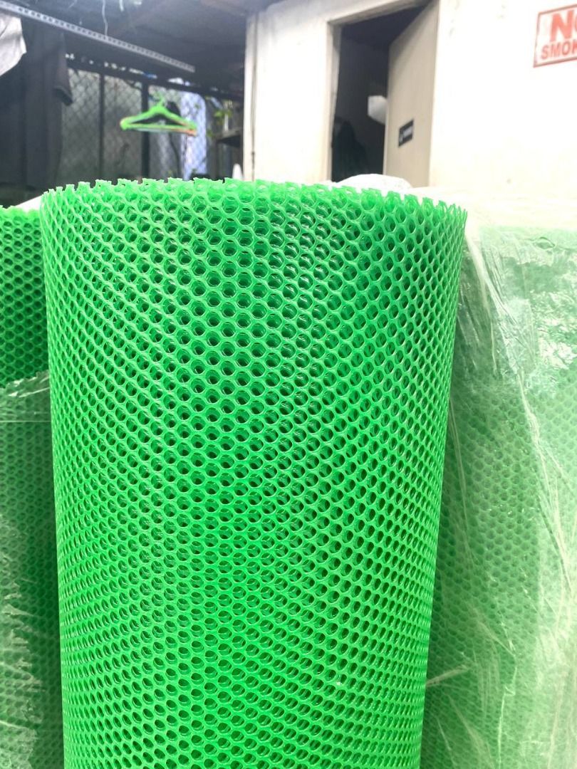 Black Plastic chicken mesh specs : 8mmx3ftx50mtrs (Category: Other Home Furniture) located in Manila. Submitted by ramoseliza33488 (Listing ID 1465016097, Image 2). Description: .