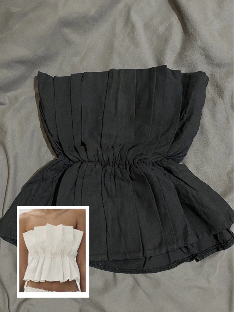 Black Pleated tube top (Category: Sleeveless) located in Rizal. Submitted by ciciloved (Listing ID 1465038638, Image 1). Description: Never used! Fits small to medium since it’s stretchable. 📍Cainta Rizal 💳 Payment is strictly via GOTYME only! 🛵 Lalamove or Jnt! (Sf is shouldered by buyer ofc!) ‼️ Pay first to reserve:).