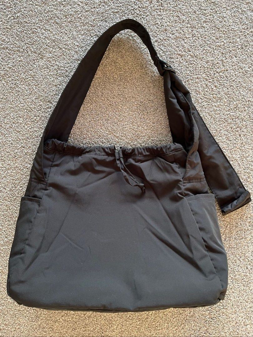Uniqlo puffy drawstring bag (Category: Cross-body Bags) located in Plaridel. Submitted by estanislao.noveno (Listing ID 1465169760, Image 2). Description: - Color: Black - Material: Durable nylon - Closure: Secure drawstring top - Strap: Adjustable for custom comfort - Storage: Roomy main compartment + handy side pockets for quick access - Style: Casual design that matches any outfit - Condition: Brand new.