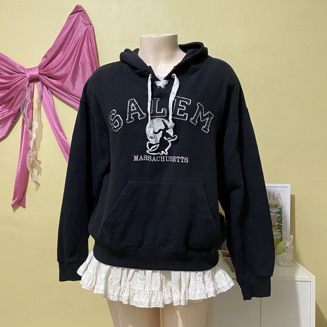 BLACK SALEN HOODIE (Category: Coats, Jackets and Outerwear) located in Dasmarinas. Submitted by hannah.oakph (Listing ID 1464980804, Image 2). Description: .