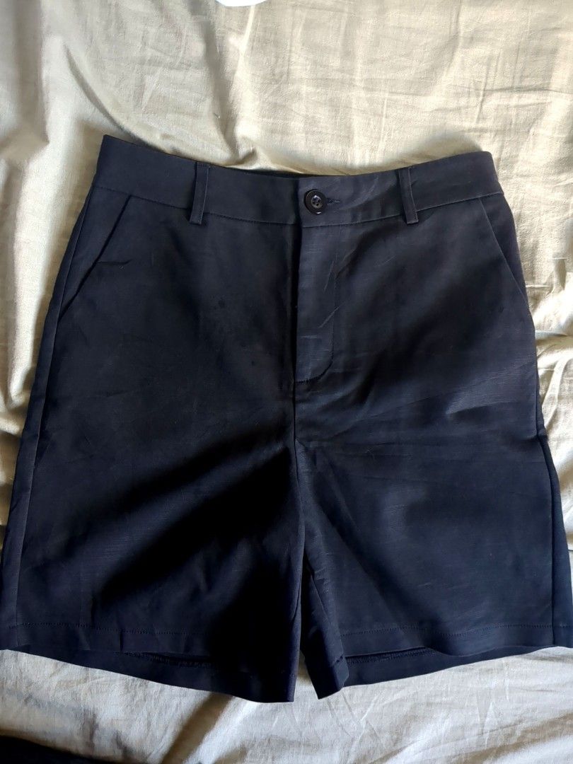 Black shorts (Category: Shorts) located in Manila. Submitted by chocolateparfait (Listing ID 1465029888, Image 1). Description: Waist - 28-30 inches Length - 18 inches.