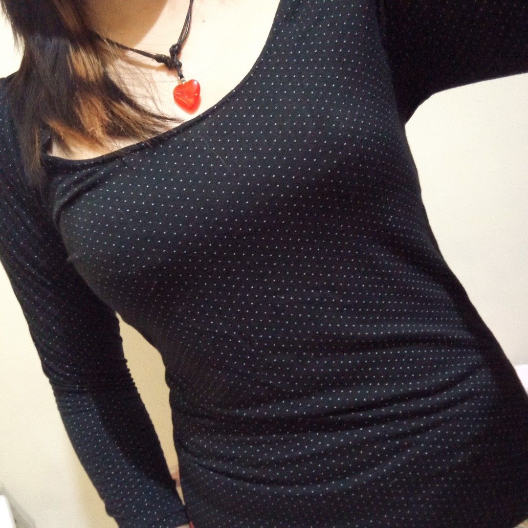 [AVAIL]black tiny polkadot longsleeve top (Category: Longsleeves) located in San Fernando. Submitted by nicakess789 (Listing ID 1465067946, Image 2). Description: PLEASE NO CANCELLATION NO LOWBALLER ❀ Condition: no issue ❀ Size: Fits Small to Medium ❀ Length: 23.5 DM if interested or for inquiries. MOP: GCash only MOD: J&T, Lalamove -SF SHOULDERED BY BUYER 📍 pampanga #PolkaDot #ScoopNeck #Y2K #Coquette #OfficeSiren #ClassicTops #PrelovedPH.