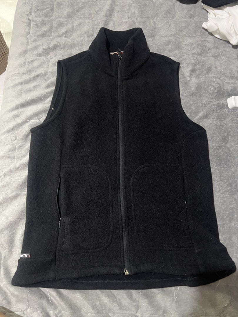 black vest (Category: Vests) located in Manila. Submitted by kissingnincars (Listing ID 1465017314, Image 1). Description: - GCASH PAYMENT ONLY - Can do meetup inside upd campus, or lrt katipunan station! - Lalamove only ‼️🛵 (I will not be shouldering the sf :[).