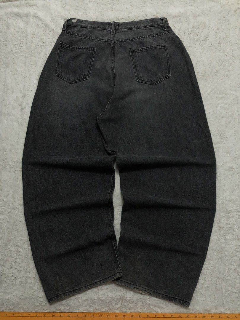 Black wash barrel pants (Category: Jeans) located in Canaman. Submitted by thriftmoboss (Listing ID 1465002170, Image 1). Description: 📌BLACK WASH BARREL PANTS cotton 100% Hard denim 95% Dimension📏 W-34 L- 42 T-15 Hem-11 Good condition✅ Lightly used Issue:sign of usage (Healdrag) Price:850🏷 ‎ ‎•✅PLUS SHIPPING FEE (+75) ‎•🔵MOP: G CASH ‎•🟥COURIER: JnT ‎•📍LOC:Magsaysay, Naga city ,Camarines Sur 🌫️.