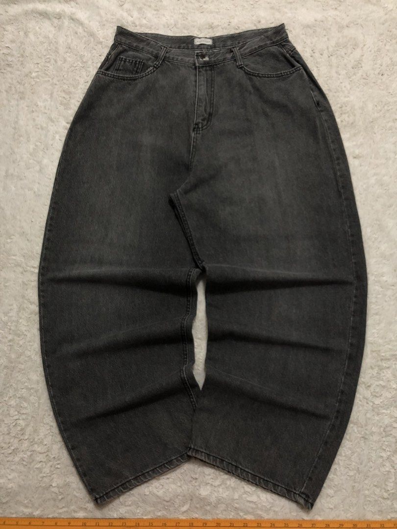 Black wash barrel pants (Category: Jeans) located in Canaman. Submitted by thriftmoboss (Listing ID 1465002170, Image 2). Description: 📌BLACK WASH BARREL PANTS cotton 100% Hard denim 95% Dimension📏 W-34 L- 42 T-15 Hem-11 Good condition✅ Lightly used Issue:sign of usage (Healdrag) Price:850🏷 ‎ ‎•✅PLUS SHIPPING FEE (+75) ‎•🔵MOP: G CASH ‎•🟥COURIER: JnT ‎•📍LOC:Magsaysay, Naga city ,Camarines Sur 🌫️.