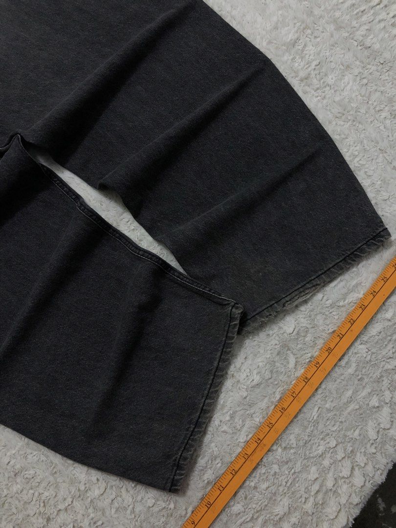 Black wash barrel pants (Category: Jeans) located in Canaman. Submitted by thriftmoboss (Listing ID 1465002170, Image 3). Description: 📌BLACK WASH BARREL PANTS cotton 100% Hard denim 95% Dimension📏 W-34 L- 42 T-15 Hem-11 Good condition✅ Lightly used Issue:sign of usage (Healdrag) Price:850🏷 ‎ ‎•✅PLUS SHIPPING FEE (+75) ‎•🔵MOP: G CASH ‎•🟥COURIER: JnT ‎•📍LOC:Magsaysay, Naga city ,Camarines Sur 🌫️.