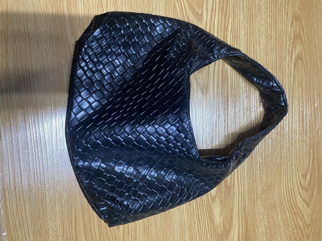 Black Woven Leather Shoulder Bag (Category: Shoulder Bags) located in Marikina City. Submitted by unknownus.eri (Listing ID 1465073026, Image 1). Description: - Color: Classic Black - Material: Soft structured leather with trendy all-over woven pattern Fixed price. Sf shouldered by the buyer .