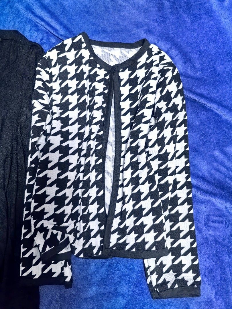 Blazer, Medium (Category: Others Tops) located in Naga. Submitted by princessta62477 (Listing ID 1465009824, Image 1). Description: .