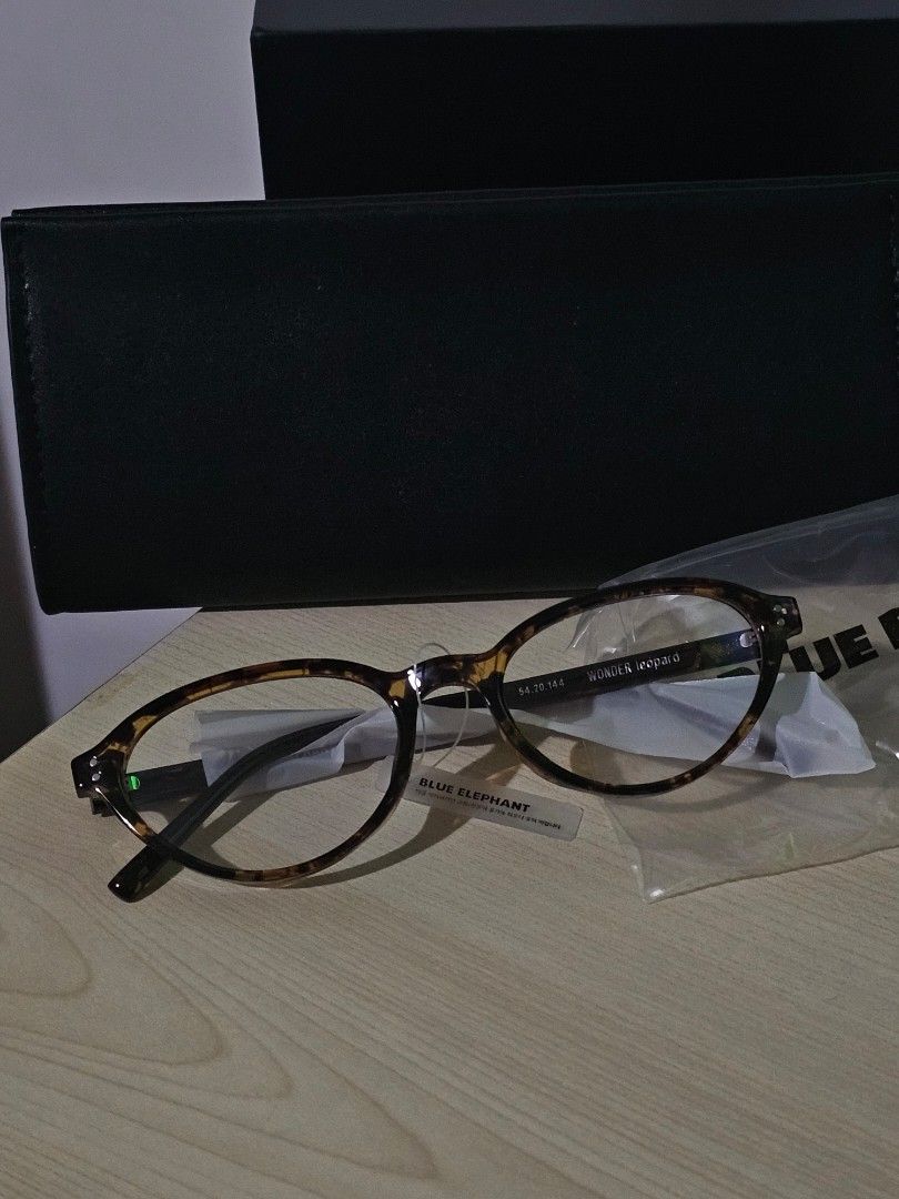 Blue Elephant Wonder Leopard Eyeglasses (Category: Sunglasses & Eyewear) located in Paranaque City. Submitted by mab.villareal (Listing ID 1465127898, Image 3). Description: Brand new. Unused. Still with tag. Wonder Leopard (classic tortoise shell pattern). RFS: just an extra pair SRP is around 4000 pesos. Selling very low na..