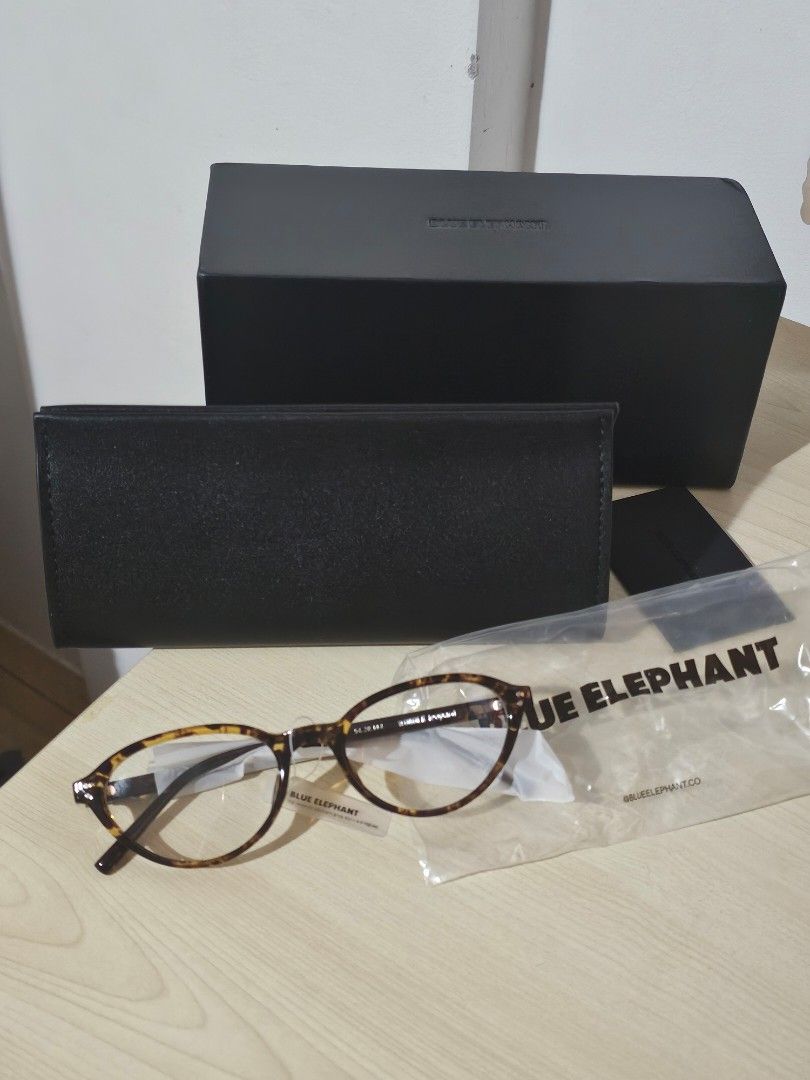 Blue Elephant Wonder Leopard Eyeglasses (Category: Sunglasses & Eyewear) located in Paranaque City. Submitted by mab.villareal (Listing ID 1465127898, Image 2). Description: Brand new. Unused. Still with tag. Wonder Leopard (classic tortoise shell pattern). RFS: just an extra pair SRP is around 4000 pesos. Selling very low na..