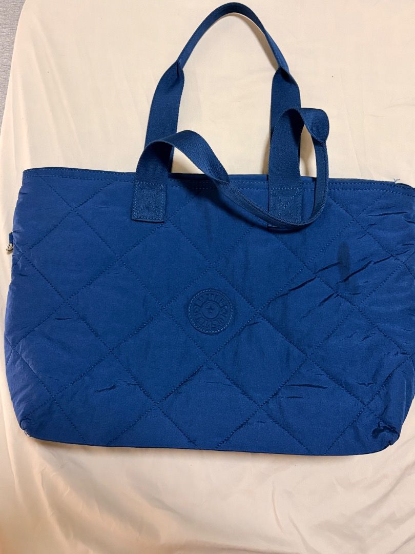 Blue Quilted Tote Bag with Handles (Category: Tote Bags) located in Manila. Submitted by quekrystel35491 (Listing ID 1464988396, Image 1). Description: Lightly used good as new sold at 13,500 very spacious and can fit up to 15inches laptop.