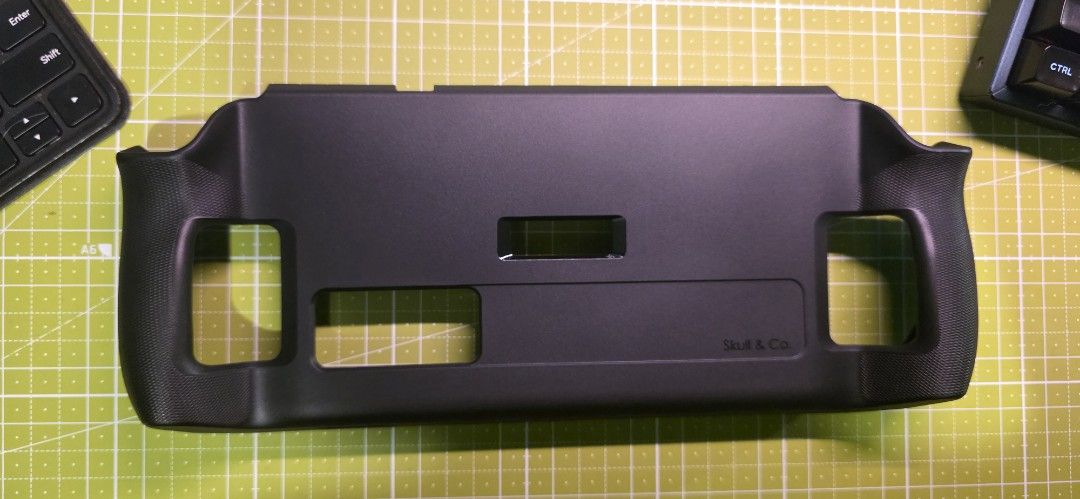 Steam Deck OLED Grip Case (Black BNEW(no box) Skull & Co. (Category: Cases & Sleeves) located in Pasig City. Submitted by rvndomlee (Listing ID 1465159365, Image 1). Description: - brand new DOP Sep 30 2026 - natapon lang agad yung box RFS: extra case and impulse buy location: pasig near sm east ortigas.
