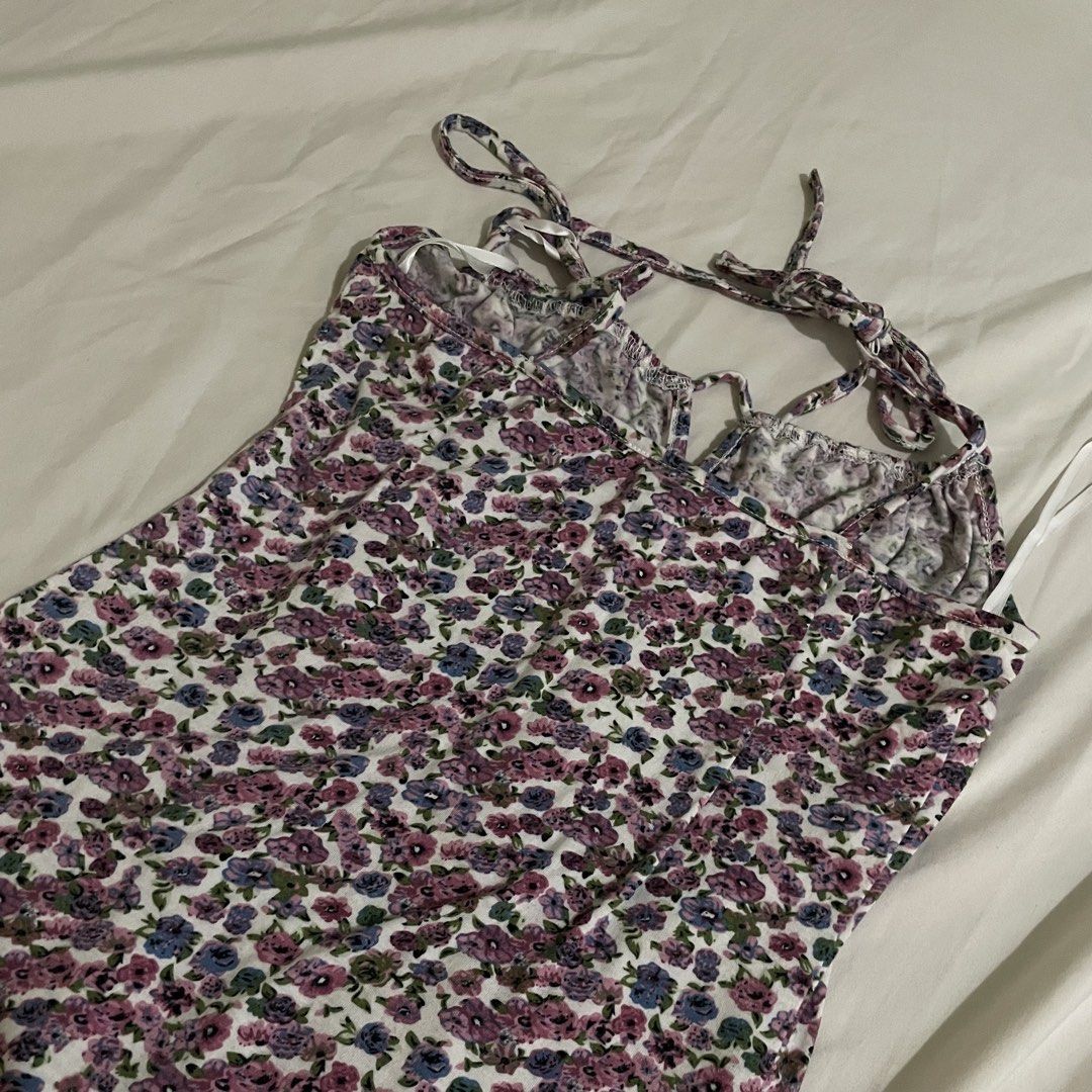body-con floral dress (Category: Dresses) located in Manila. Submitted by mariali_ (Listing ID 1465045966, Image 3). Description: body hugging mini dress got it from SHEIN long time ago rfs: decluttering .