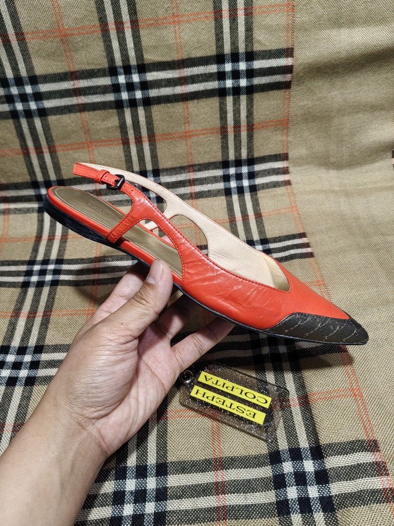BOTTEGA VENETA (Category: Flats & Sandals) located in Baguio. Submitted by curated_luxe_brandeds (Listing ID 1465053245, Image 2). Description: BOTTEGA VENETA SIZE 36 ON TAG SEE PICS FOR DETAILS EXCELLENT CONDITION COLOR MAY VARY DUE TO LIGHTING MOP BDO /GCASH NO COD /COP FB PAGE /CAROUSELL : curated_luxe_brandeds FACEBOOK SELLING ACCOUNT : Esteph Colpita SA PHYSICAL STORE :STALL 324A THIRD FLOOR SKYWORLD SESSION ROAD BAGUIO CITY.