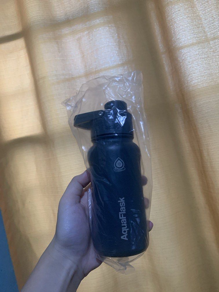 BRAND NEW Aqua Flask (7 oz) GREY (Category: Water Bottles & Tumblers) located in Quezon City. Submitted by matsells_ (Listing ID 1465043990, Image 3). Description: - brand new! never been used - rfs: i have an extra and di ko na ‘to magagamit - bought this on their official store! - can send more pictures in chat.