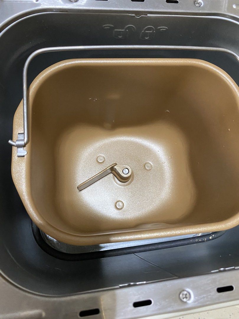 Bread maker (Category: Breadmakers) located in Singapore. Submitted by jandcshop (Listing ID 1465040140, Image 5). Description: .