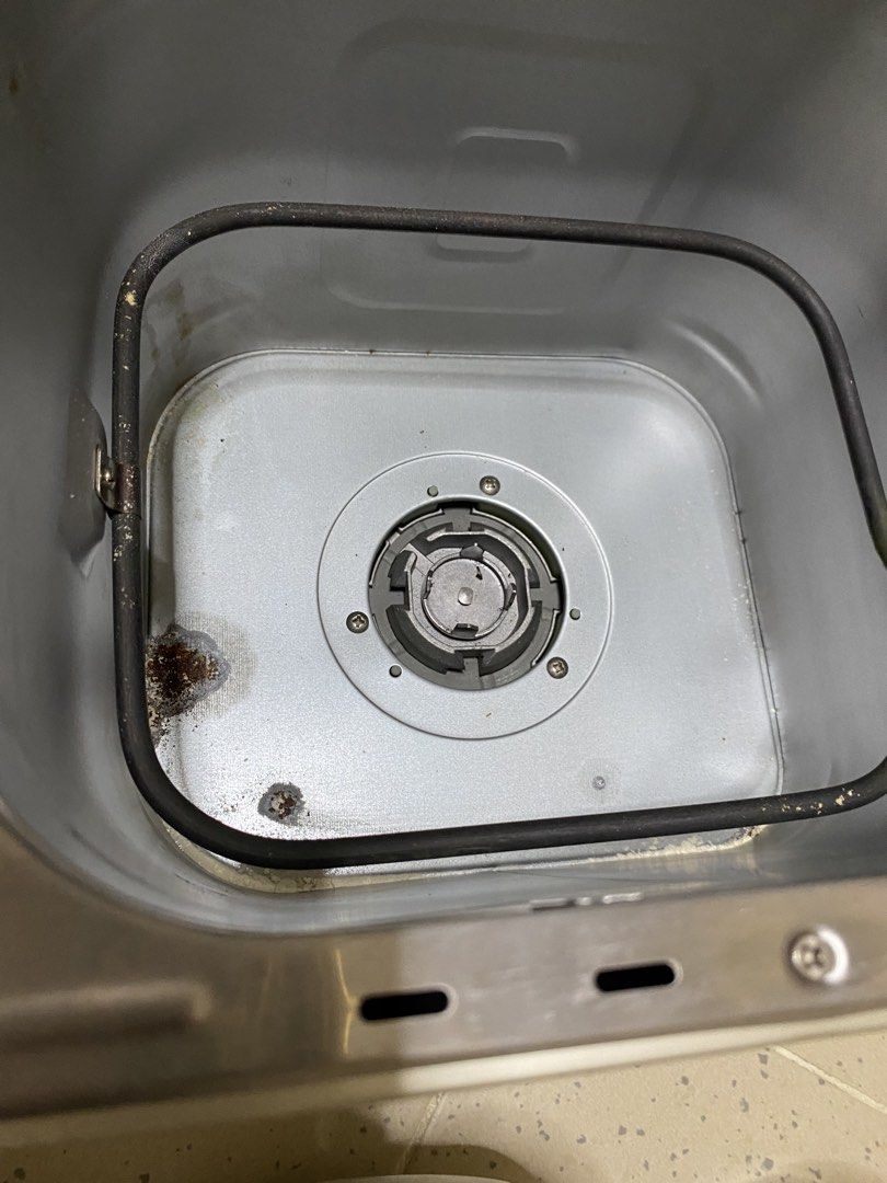 Bread maker (Category: Breadmakers) located in Singapore. Submitted by jandcshop (Listing ID 1465040140, Image 4). Description: .