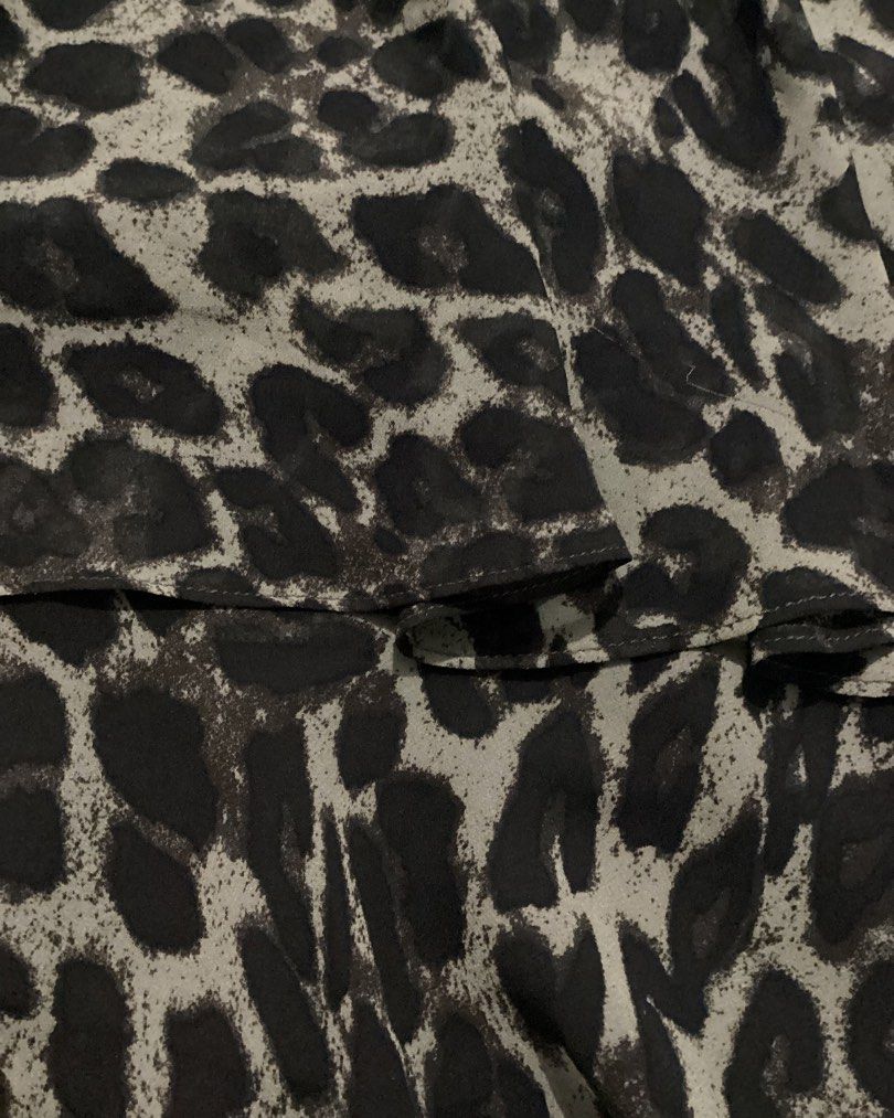 brown leopard skirt (animal print) (Category: Skirts) located in Alfonso. Submitted by glenngarcia03 (Listing ID 1465116723, Image 2). Description: waist:23-26.