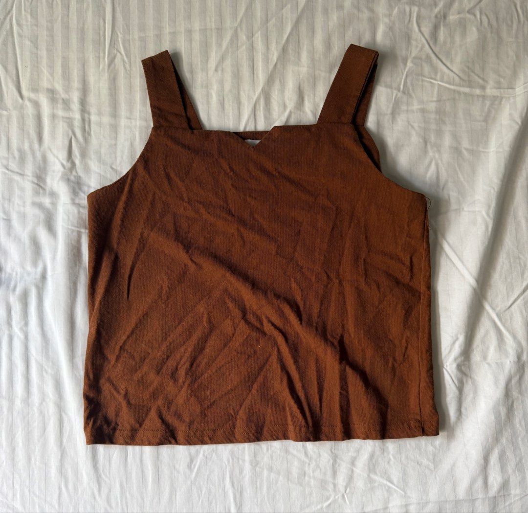 Brown Square Neck Reversible Tank Top (Category: Sleeveless) located in Angeles City. Submitted by suareztrish (Listing ID 1465025181, Image 1). Description: ❕ Price is exclusive of shipping fee MOD: J&T MOP: GCash, BPI Conditon: ✳️ brown-ish orange ✳️ never used ✳️ rfs: decluttering ✳️ bought it in the orange app ✳️ can send pics when worn ✳️ payment first before shipping ✳️ reservation for a week ONLY .