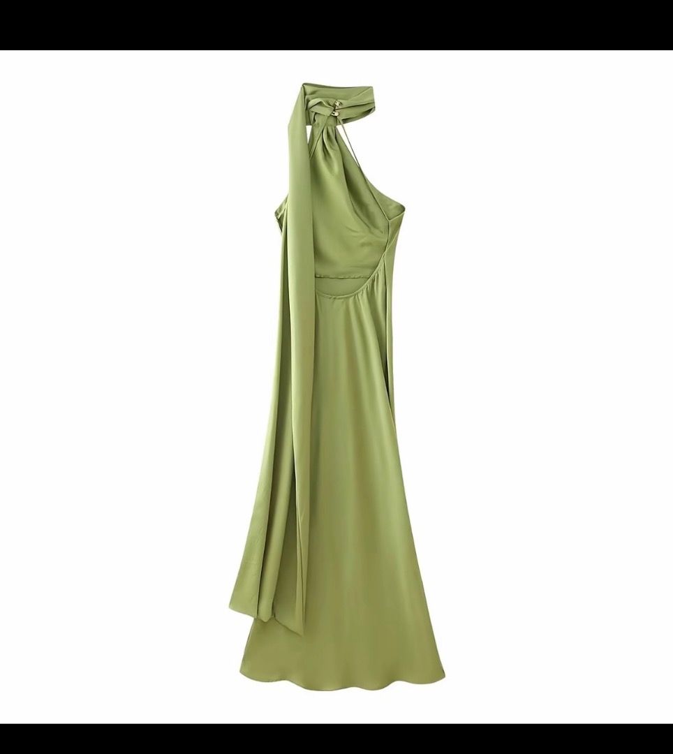 Brown Wedding Guest Dress (Category: Dresses) located in Caloocan City. Submitted by pinedaleil14820 (Listing ID 1465034030, Image 2). Description: Used once. Size S Brown color only. Low back.