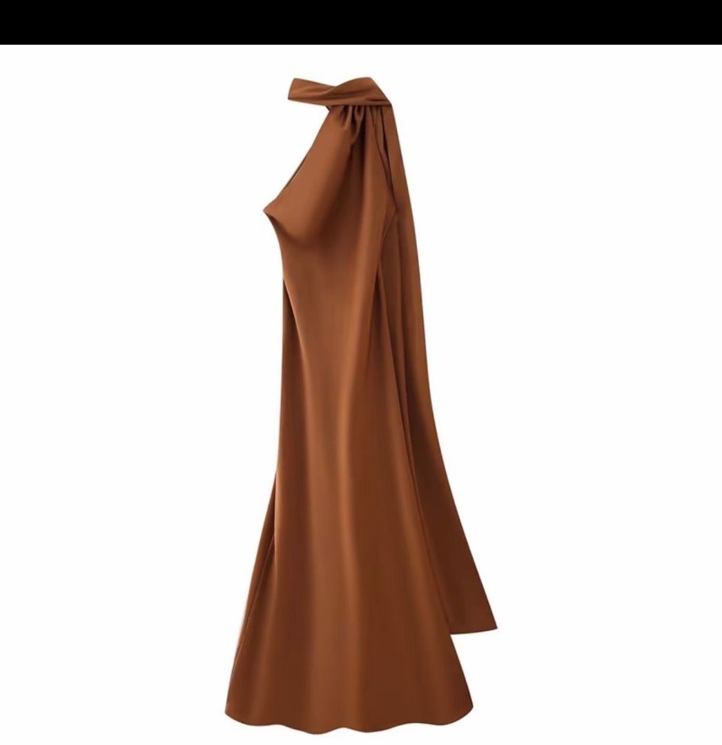 Brown Wedding Guest Dress (Category: Dresses) located in Caloocan City. Submitted by pinedaleil14820 (Listing ID 1465034030, Image 1). Description: Used once. Size S Brown color only. Low back.