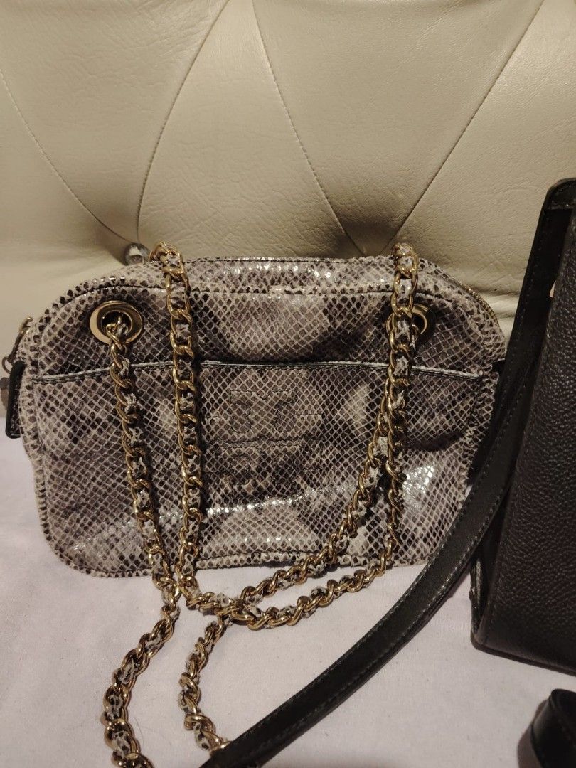 BUNDLE Michael Kors and Tory Burch (Category: Cross-body Bags) located in Makati City. Submitted by wellLovedstuffs (Listing ID 1465073561, Image 2). Description: MANAGE YOUR EXPECTATION 1500 FOR both bags FREE LALAMOVE.