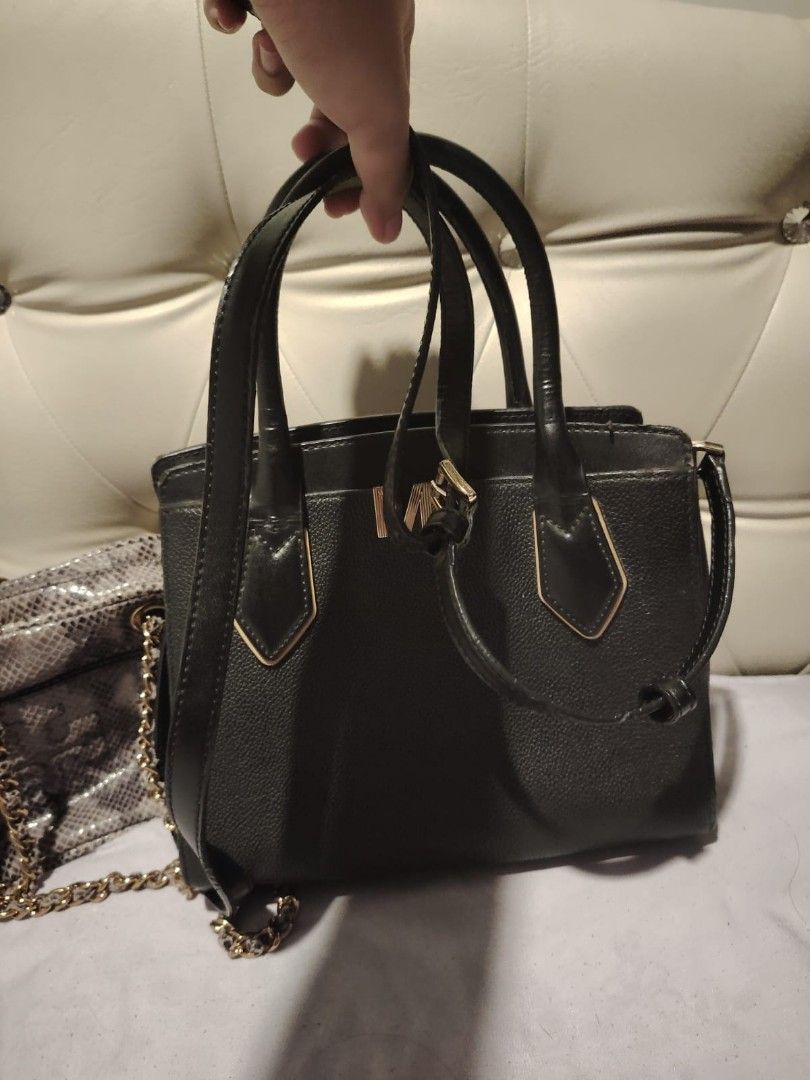 Michael Kors (Category: Cross-body Bags) located in Makati City. Submitted by wellLovedstuffs (Listing ID 1465073561, Image 2). Description: MANAGE YOUR EXPECTATION.