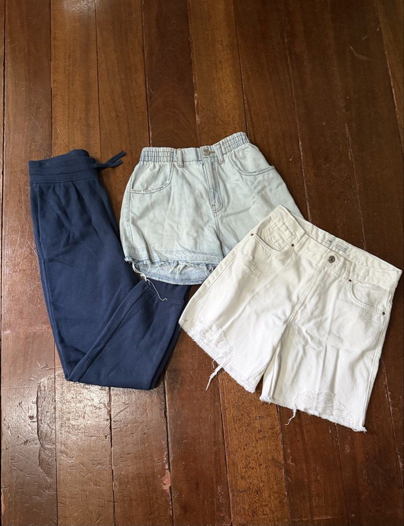 Bundle Sale for Girls (Category: Babies & Kids Fashion) located in Quezon City. Submitted by pateeangel (Listing ID 1465005574, Image 3). Description: 📍Take all (6 tops & 3 bottoms) for 1,000 pesos 📍Branded tops and bottoms 📍Fits 9-12yo 📍some have washable dirt due to storage 📍Tops - Brand: Max (white tee with Happiness print) 15-16 yo on tag - Brand: Gap white tee XXL on tag (runs small) - Uniqlo (LOL design) 140 on tag - H&M (San Fran prin