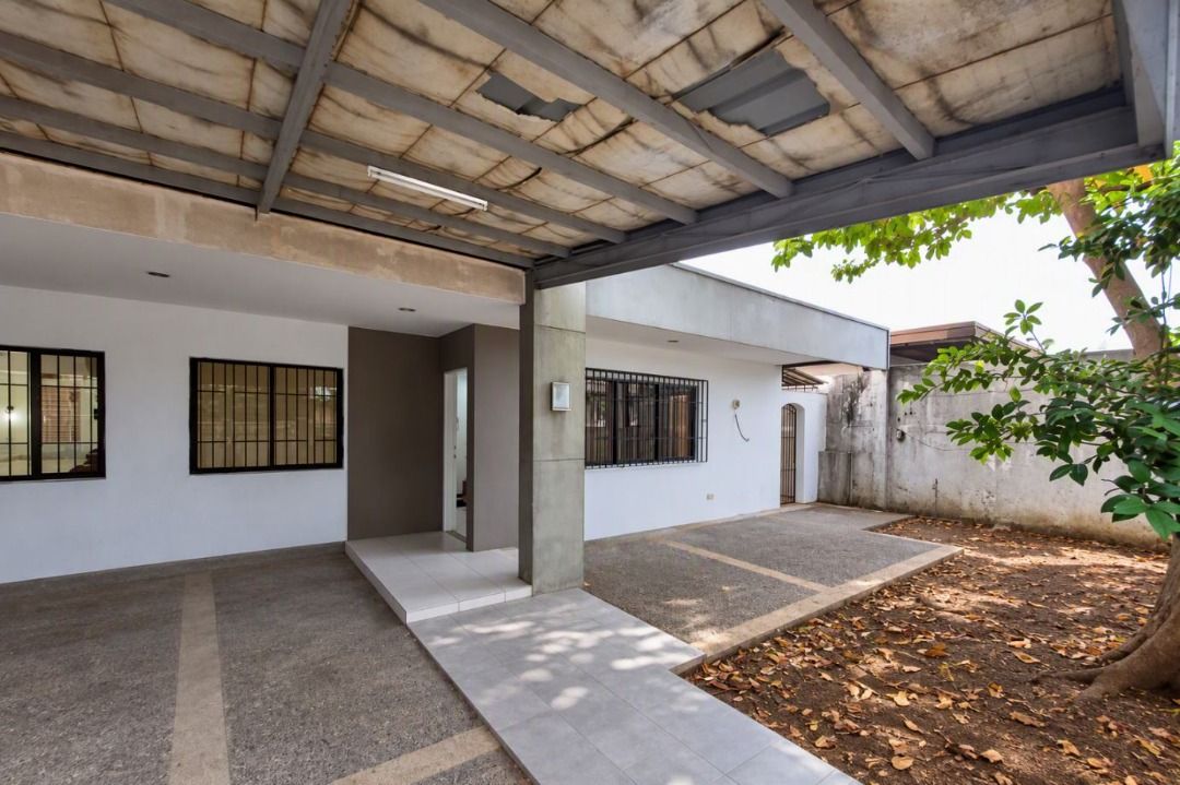 BUNGALOW FOR RENT UPS 1 (Category: House & Lot) located in Makati City. Submitted by corderopawnshop (Listing ID 1464639129, Image 1). Description: UPS 1 VILLAGE BUNGALOW HOUSE, 4 BEDROOMS WITH 3 TB WITH MAIDS. READY FOR MOVE IN.