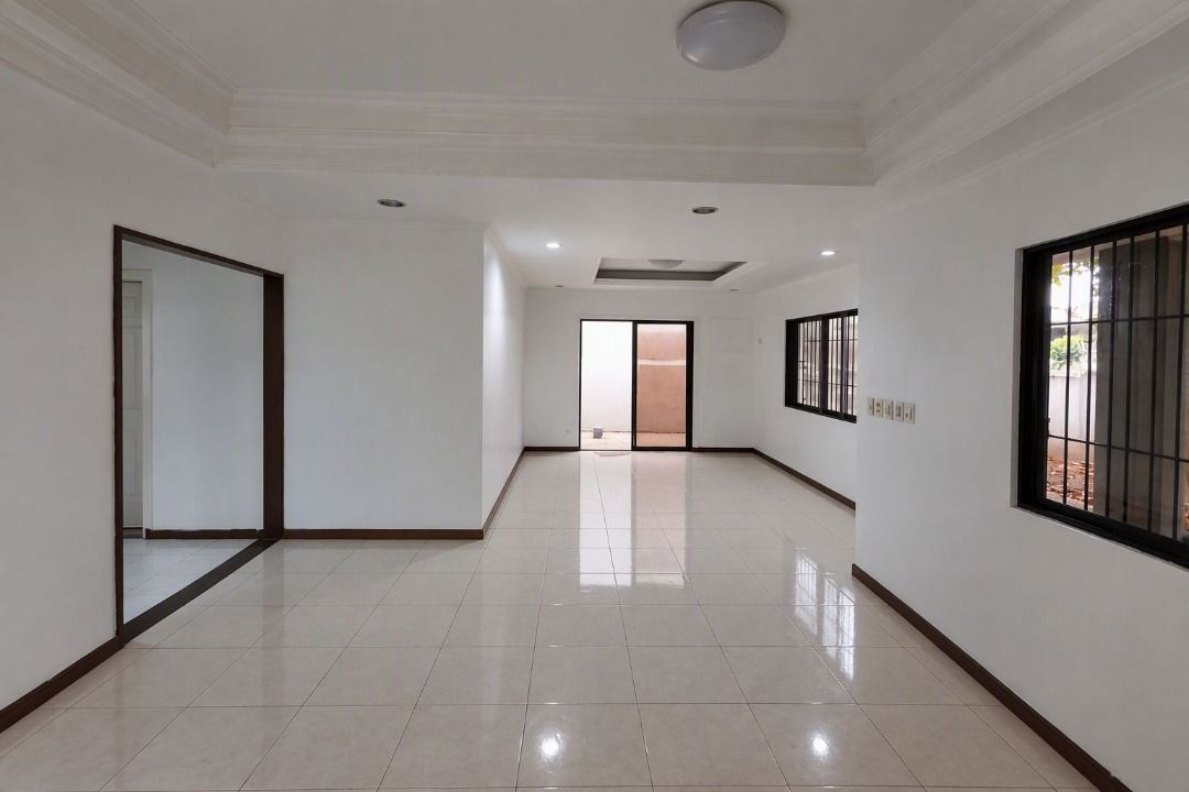 BUNGALOW FOR RENT UPS 1 (Category: House & Lot) located in Makati City. Submitted by corderopawnshop (Listing ID 1464639129, Image 2). Description: UPS 1 VILLAGE BUNGALOW HOUSE, 4 BEDROOMS WITH 3 TB WITH MAIDS. READY FOR MOVE IN.