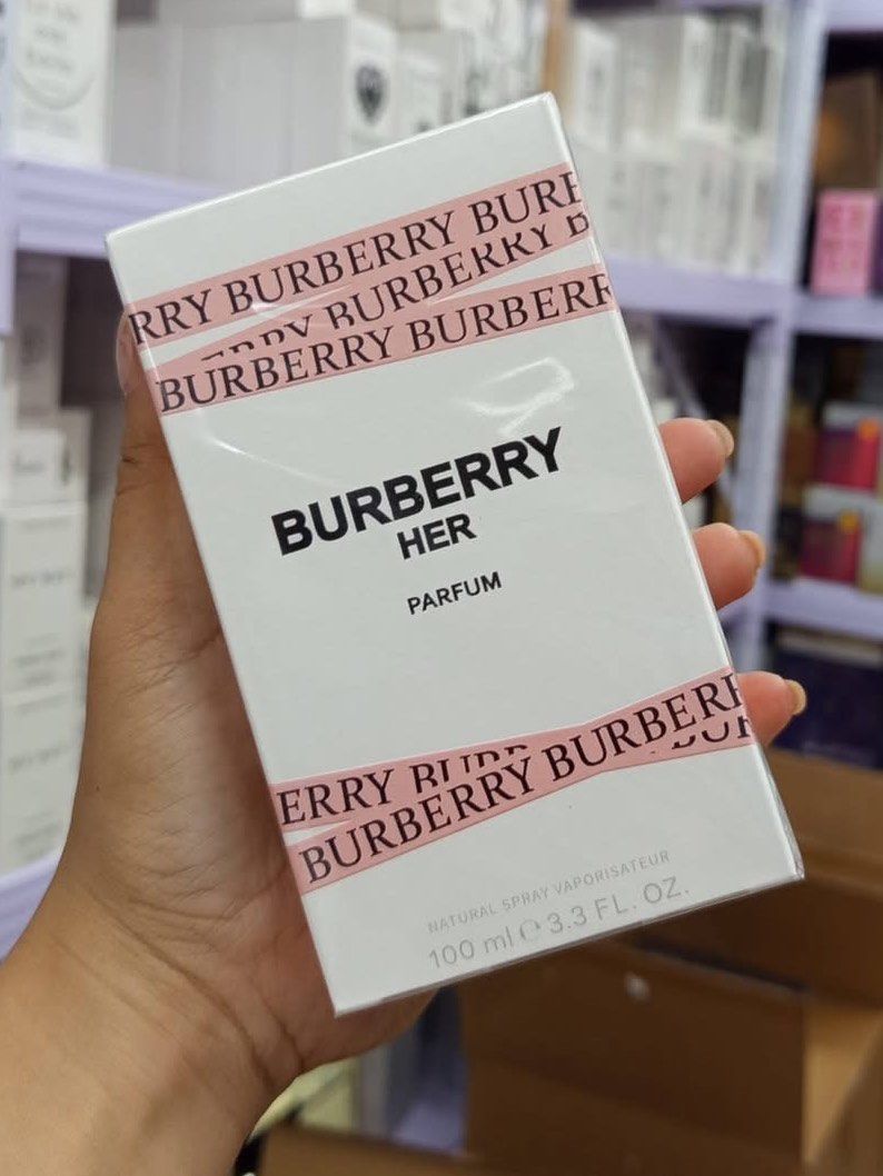 BURBERRY HER PARFUM | PREMIUM QUALITY (Category: Fragrance & Deodorants) located in Quezon City. Submitted by embereshop2 (Listing ID 1464990524, Image 1). Description: 📌 Perfect for yourself or as a gift! ✨ Whether you’re treating yourself or looking for a gift for birthdays and any special occasion, this is a great choice. 💗 The scent is very close to 0G and long-lasting, perfect if you want something that smells premium without going over bu