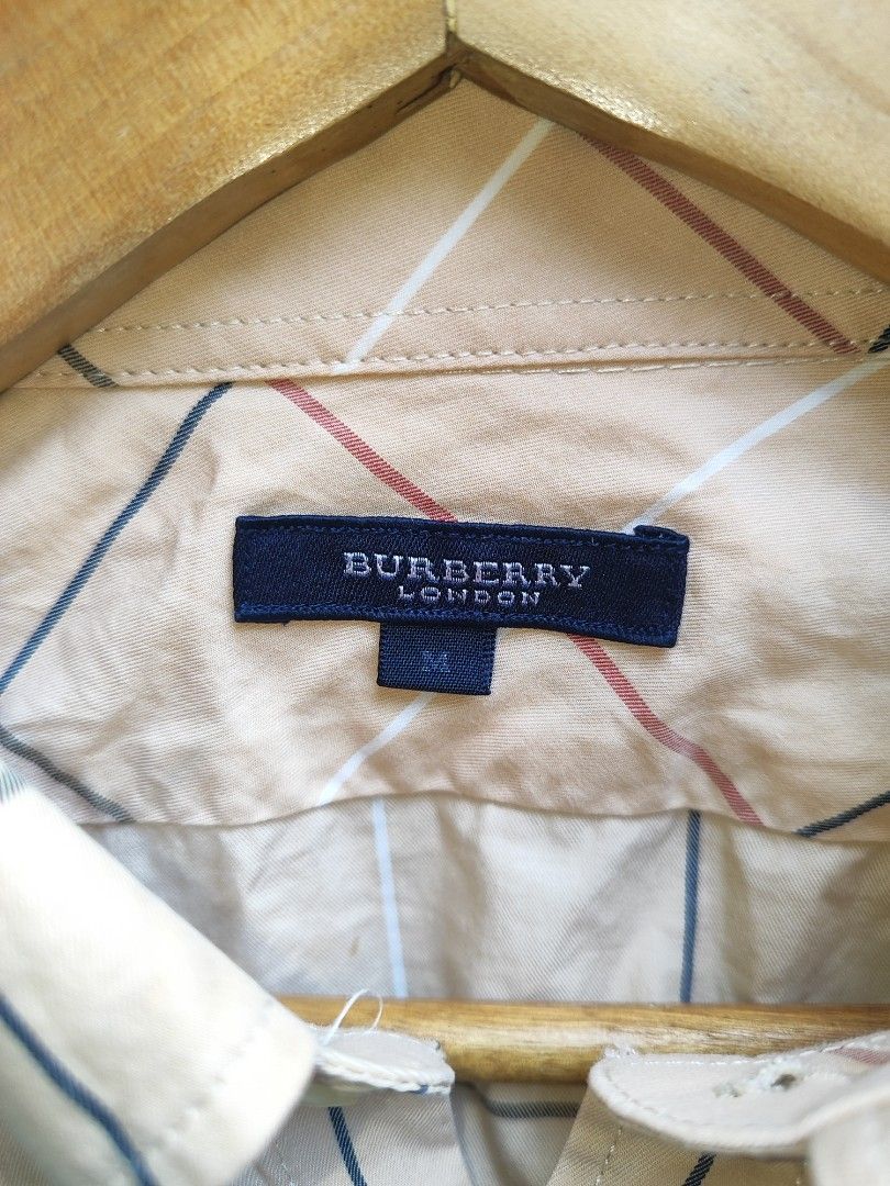 Burberry Long Sleeve (Category: Luxury Apparel) located in Bacolod City. Submitted by johnthrift (Listing ID 1465047108, Image 3). Description: 📷Burberry Long sleeve Mens Size Medium Excellent 21 Width 30 Length Dm💌.