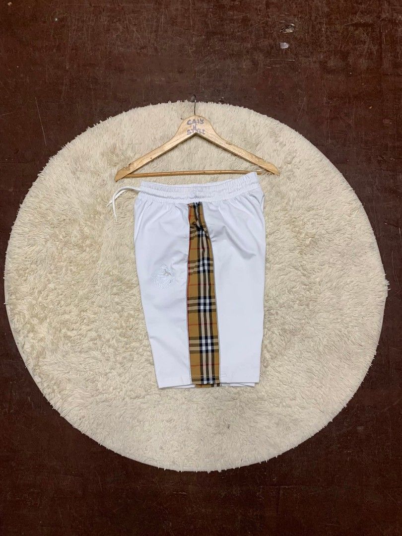 Burberry short (Category: Shorts) located in Lianga. Submitted by legitseller12345678 (Listing ID 1465046715, Image 2). Description: Burberry Excellent 9.5/10 Color rate Waistline 28-32 Length 21 Solid nito💯 Mine 300 plus sf Payment first Unli vouch/can do Vc with the items for safety and assurance😊 Mode of payment: Gcash Courier: J&T Location: Lianga, surigao del dur. Mindanao Mine or Dm to purchase📩.