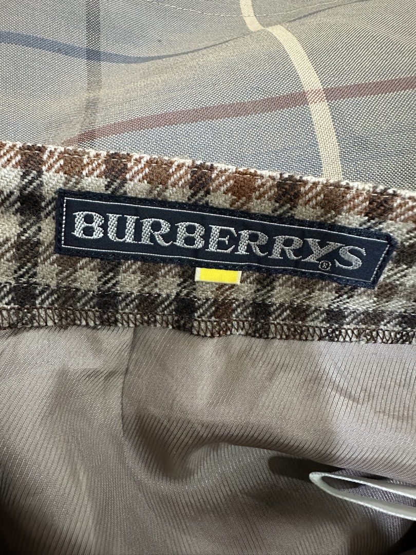 BURBERRY SKIRT (Category: Luxury Apparel) located in Iloilo. Submitted by toppingsboutique2.0 (Listing ID 1465003723, Image 2). Description: .