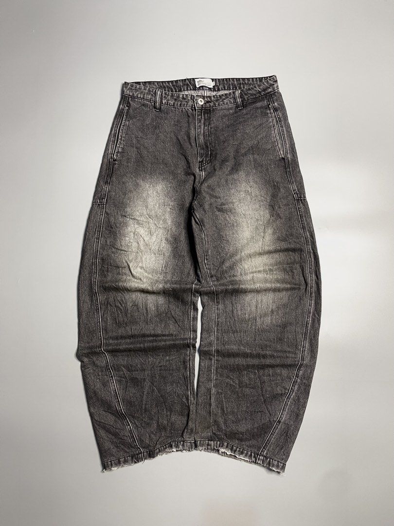 ButtBill ( Faded Black Washed Barrel Jeans ) (Category: Jeans) located in Pagadian. Submitted by thrift.wrld (Listing ID 1465059054, Image 3). Description: ButtBill ( Faded Black Washed Barrel Jeans ) Dimensions: • Width: 32 • Length: 40 • Thigh: 14 • Hem: 9 Drop Prices: • Mine: 500 + ₱9O shipping fee (sf) .