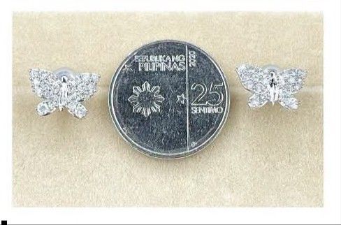 Butterfly Diamond stud earrings (Category: Earrings) located in Malolos. Submitted by keenhorse_ef38ab (Listing ID 1465083952, Image 3). Description: .50carat diamond 18karat gold COD/COP VIA LBC NO MEETUP 1,000 DEPOSIT REQUIRED.