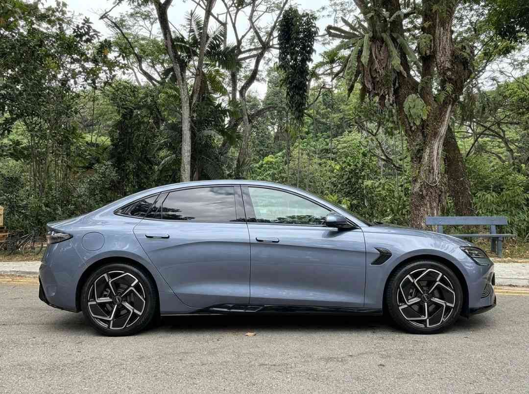 BYD Seal Electric Premium 82.6 kWh (A) (Category: Used Cars) located in Singapore. Submitted by carousellcars (Listing ID 1465033942, Image 3). Description: Low mileage still under agent warranty. We pride ourselves on offering some of the most competitive deals in the market, ensuring that you can make informed decisions with complete confidence. Every step of the purchasing process is handled with professionalism reflecting our commitment to bu