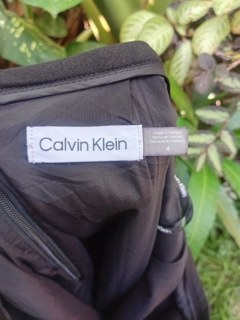 Calvin Klein Black Skirt (Category: Skirts) located in Makati City. Submitted by ellavee_you (Listing ID 1465037457, Image 3). Description: .