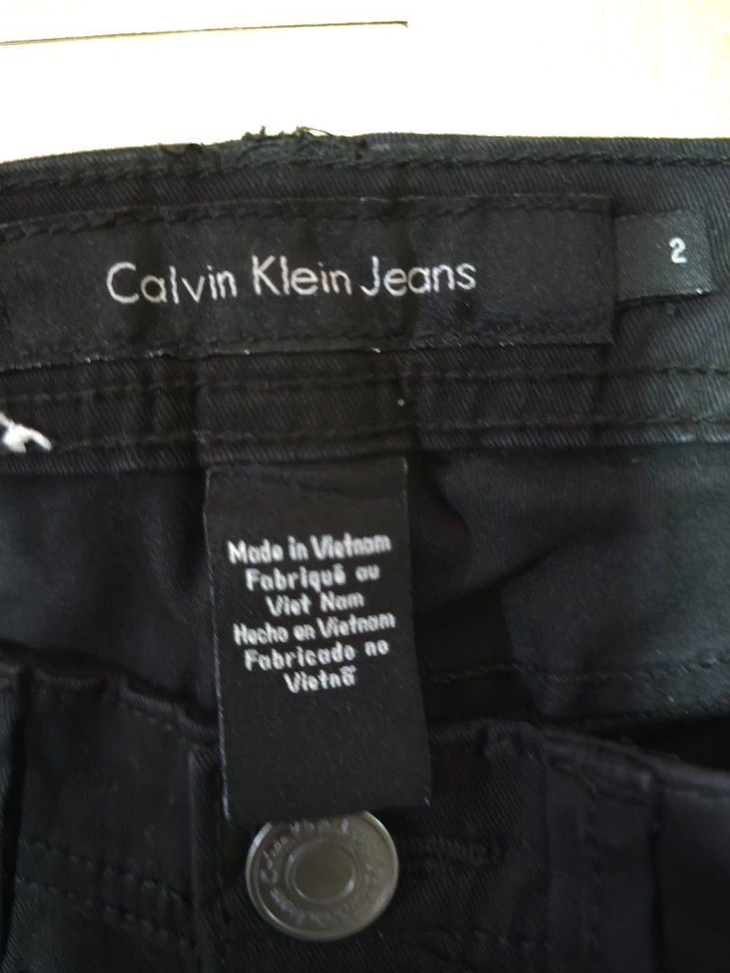 Calvin Klein Jeans Black Pants Size 2 (Category: Jeans) located in Manila. Submitted by martinascorner (Listing ID 1464977652, Image 1). Description: Classic black Calvin Klein jeans in size 2, made in Vietnam. Features a branded button closure and a versatile everyday denim style. Great casual staple for pairing with tees and sneakers. washed only. like new.
