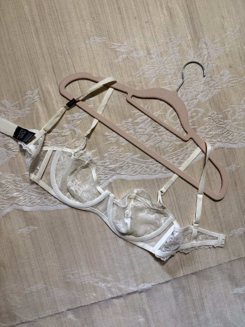 calvin klein lace bra (Category: Undergarments & Loungewear) located in Manila. Submitted by lovesgisele. (Listing ID 1465049583, Image 3). Description: .